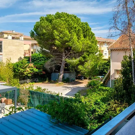 Διαμέρισμα A 200m De La *